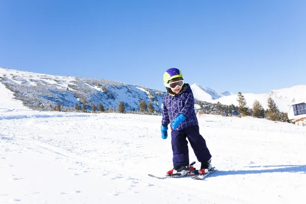 Kid skiing — Stock Photo, Image