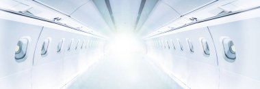 Işık ve aydınlatmayla dolu bir sivil uçağın iç mekan görüntüsü.