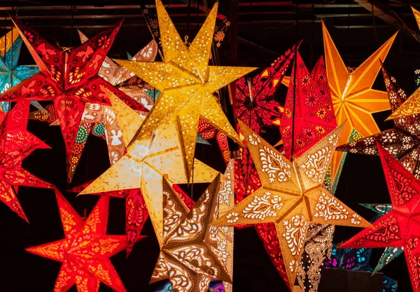 Decoraciones Fondo Navidad Año Nuevo Hechas Muchas Estrellas Papel Diferentes — Foto de Stock
