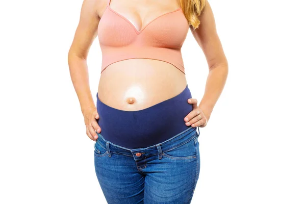 Barriga Grande Mulher Grávida Usa Calças Maternidade Isoladas Foco Branco — Fotografia de Stock