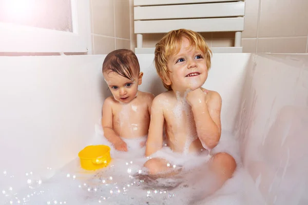 Two Little Babies Boy Dreaming Expression Girl Play Bath Foam — Stock Photo, Image