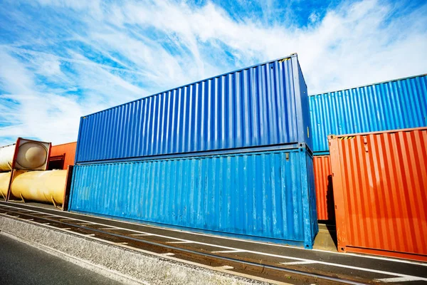 Container Unterschiedlicher Art Hafen Gestapelt Und Bereit Zur Verladung — Stockfoto