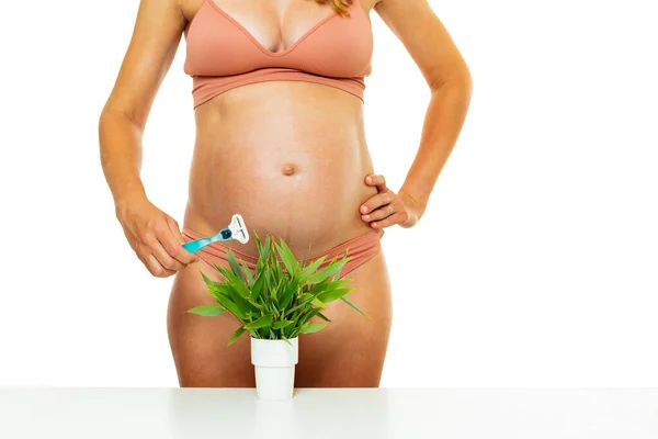 Probleme Rasieren Als Schwanger Mit Großen Bauch Frau Hält Rasierklinge — Stockfoto