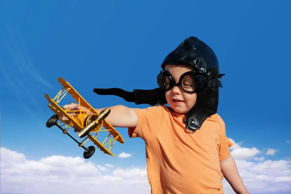 Little Boy Toy Model Plane Wearing Aviation Hat Googles — Stock Photo, Image