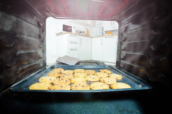 Galletas Recién Horneadas Vista Del Horno Desde Interior Con Puerta —  Fotos de Stock