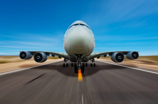 Avión Grande Pista Movimiento Tamaño Frontal Imagen Medios Mixtos —  Fotos de Stock