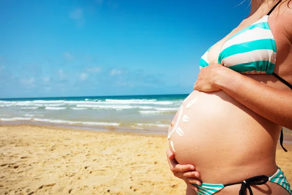 Primer Plano Del Vientre Mujer Embarazada Grande Que Usa Soporte —  Fotos de Stock