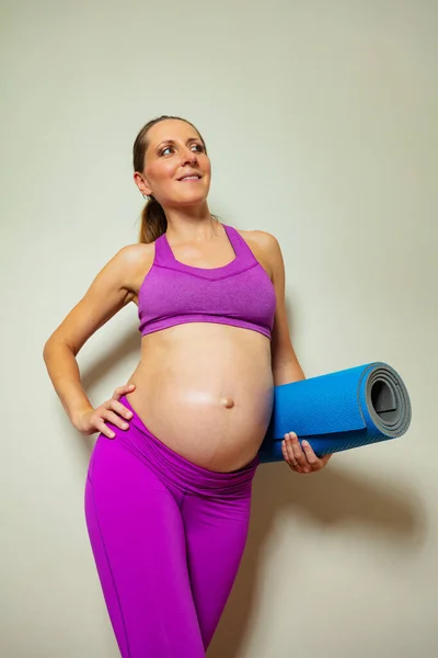 Pregnant Woman Big Belly Sport Fitness Clothes Stand Smiling Holding — Stock Photo, Image