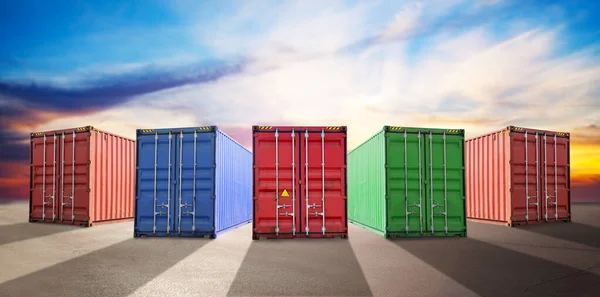 Dramatische Samenstelling Van Containers Grond Haven Die Schaduwen Laten Vallen — Stockfoto