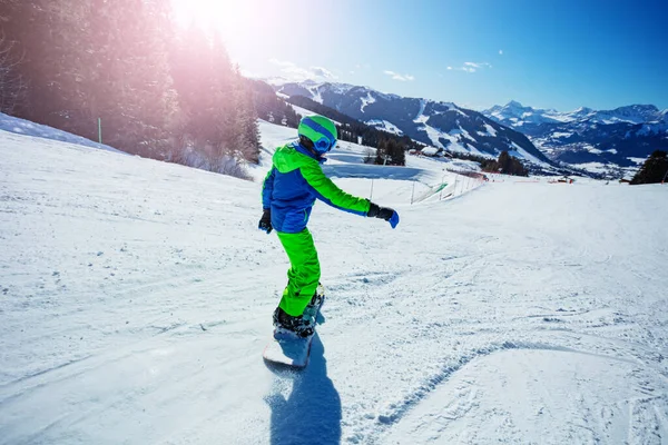 Snowboarder Boy Downhill Snowboard Fast Alpine Ski Slope View — 图库照片