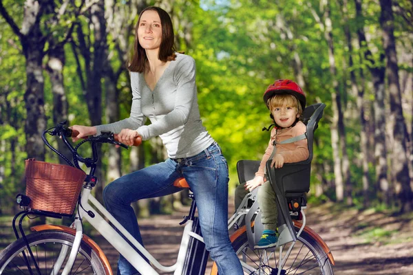 Mother Little Blond Boy Bicycle Backseat Alley Park — Fotografia de Stock