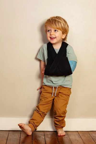 Portrait Happy Laughing Cute Young Boy Broken Hand Cast Accident — Stock Photo, Image