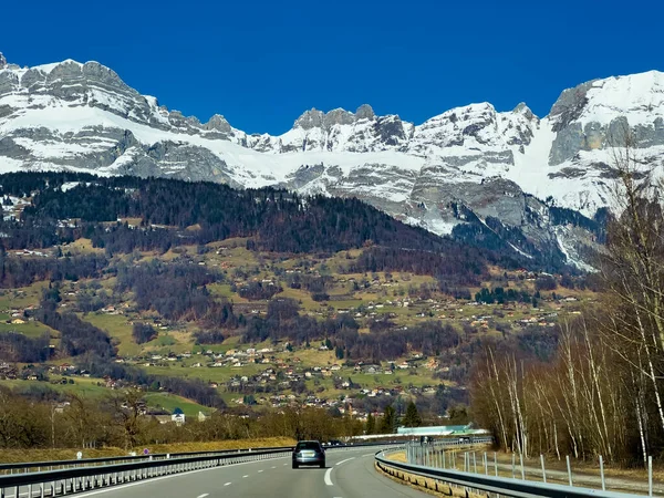 Chaine Des Aravis Mountains Cordon Village A40 Highway France —  Fotos de Stock