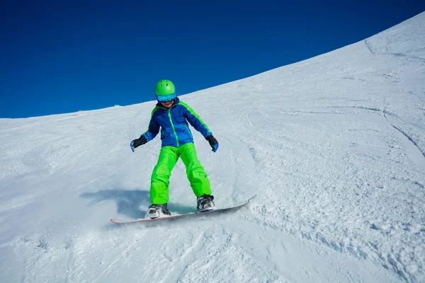 Vooraanzicht Actie Foto Van Snowboarder Jongen Snowboard Naar Beneden Berghelling — Stockfoto