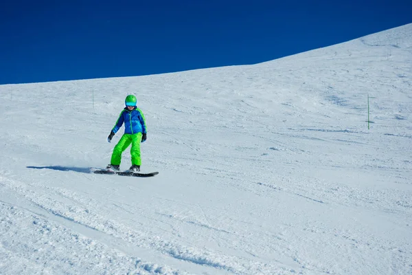 Side View Actie Foto Van Snowboarder Jongen Gaan Bergafwaarts Snowboard — Stockfoto