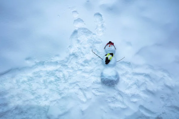 Pohled Shora Sněhuláka Jizvou Mrkvovým Nosem Sněhu Koncept Zimní Dovolené — Stock fotografie