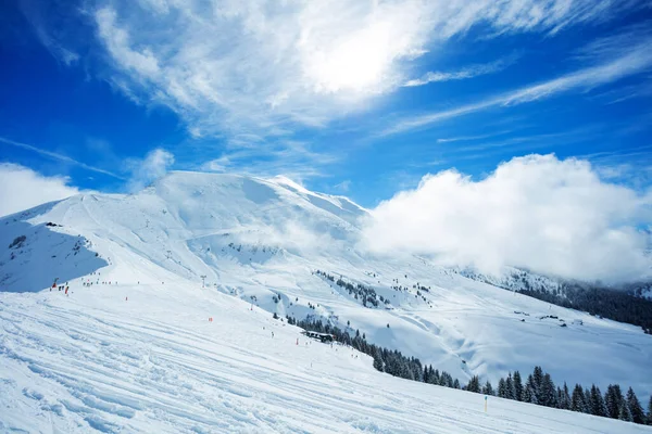 View Mountain Range Valley Covered Snow Sunny Day French Alps — Stok fotoğraf