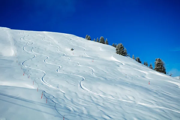 Traces Piste Snowboarding Skiing Mountain Blue Sky Sunny Day — Zdjęcie stockowe