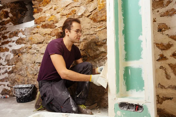 Young Man Glasses Working Plastering Drywall Home Renovation — Stock Photo, Image