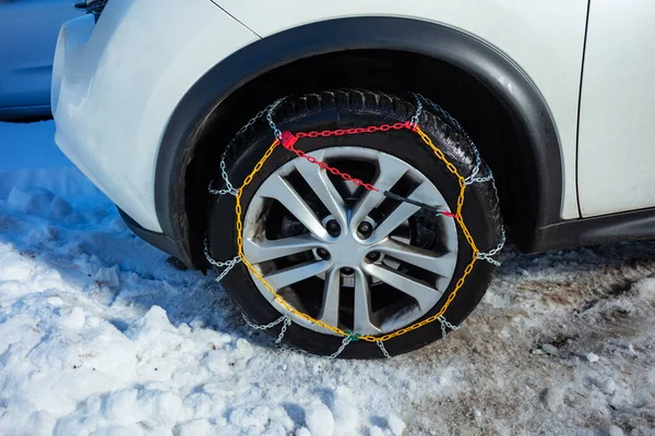 Car Wheel Close Side Winter Chains Snow Ice Road — Stock Photo, Image