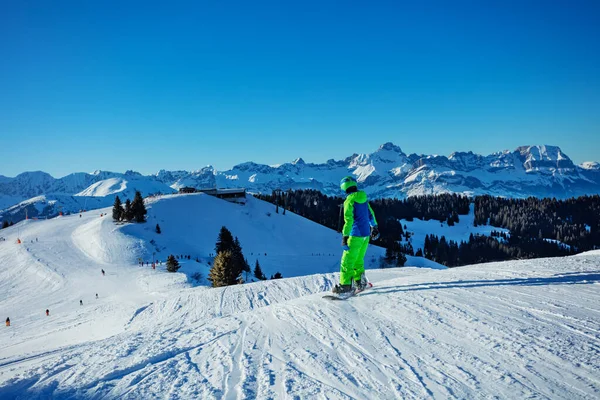 Boy Downhill Snowboard Tops Mountain Range View — Stockfoto