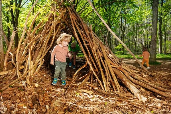 Little Boy Boy Scout Hat Plain Forest Hut Branches Running — 图库照片