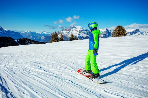 Chłopiec Iść Dół Snowboardzie Pełnym Stroju Snowboardzisty Kask Maska Alpejskich — Zdjęcie stockowe