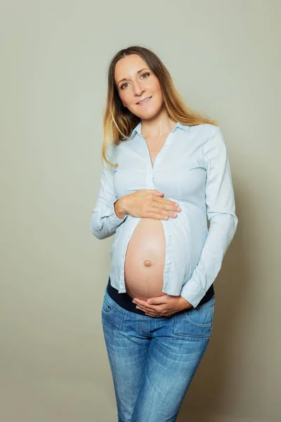 Pregnant Woman Wear Formal Shirt Showing Big Belly Working Businesswoman — 图库照片