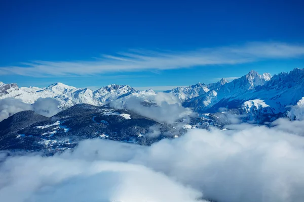 Alp Dağlarının Tepesindeki Panorama Vadide Böğüren Mont Blanc Kalabalığı — Stok fotoğraf