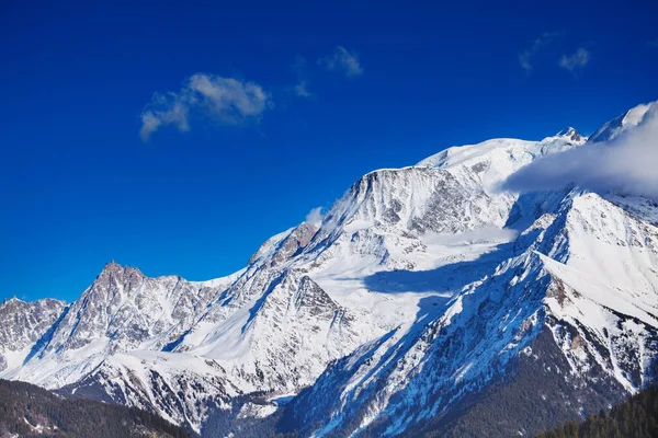 Mont Blanc Alpen Massief Bedekt Met Sneeuw Blauwe Lucht Zonnige — Stockfoto