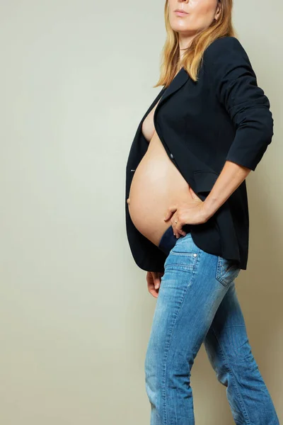 Close Provocative Portrait Pregnant Woman Suit Big Naked Belly Smiling — Fotografia de Stock