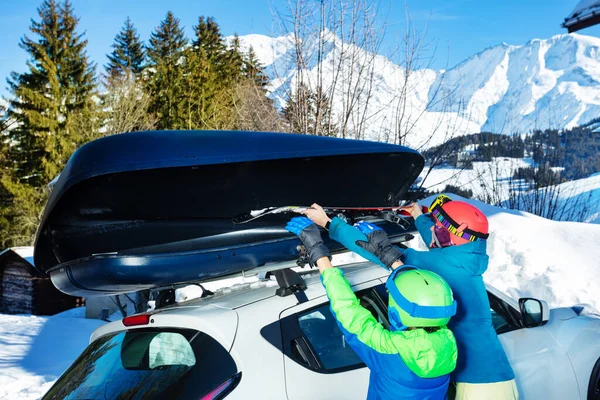 Young Woman Boy Put Together Ski Car Box Mountain Background — Zdjęcie stockowe