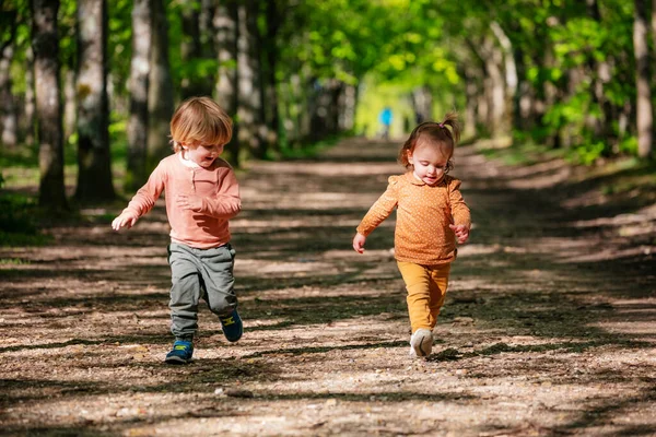 Two Little Kids Blond Boy Girl Run Alley Park Summer — Stok fotoğraf