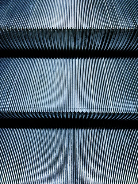 Close Grey Metal Escalator Lift Steps — Stockfoto