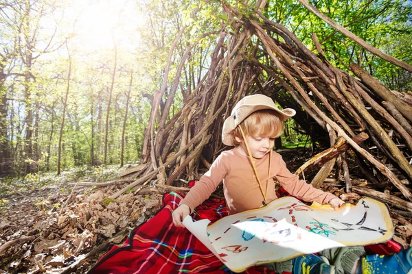 Little Blond Scout Boy Sit Treasury Map Playing Treasure Hunt — 图库照片