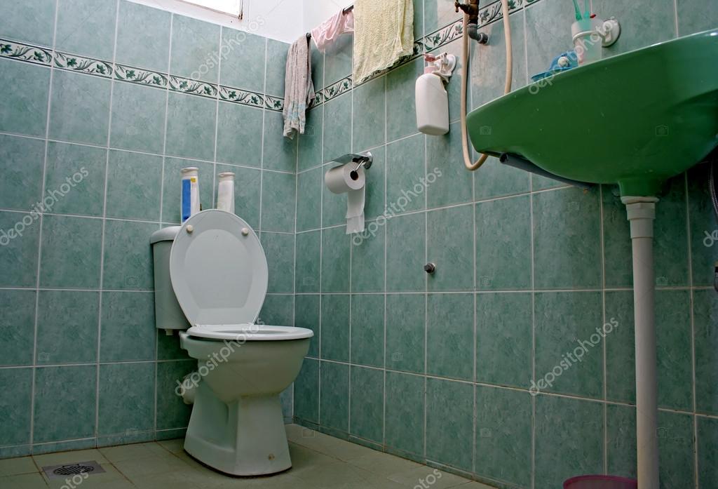 pictures : toilets in bathrooms | an ordinary bathroom cum