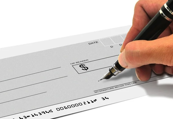 Ondertekening van een cheque — Stockfoto