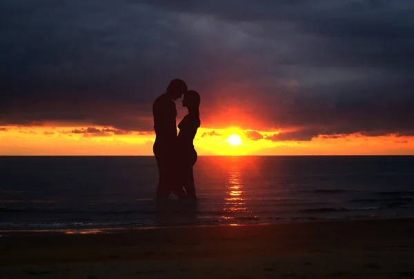 Romantic couple at sunset — Stock Photo, Image
