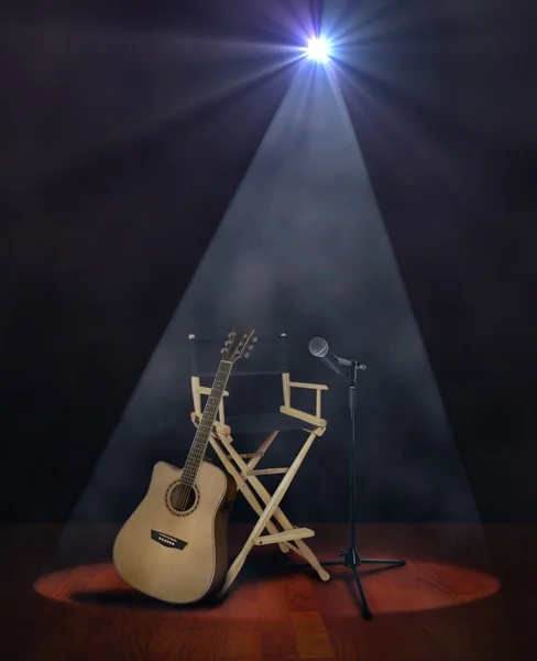 Κιθάρα στη σκηνή με μικρόφωνο — Φωτογραφία Αρχείου
