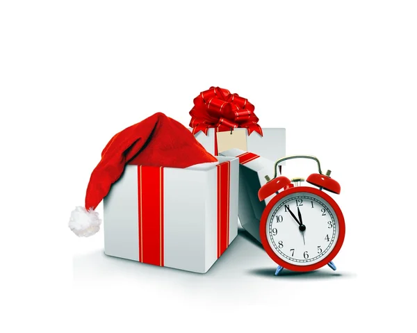 Geschenkboxen mit Weihnachtsmütze und Uhr — Stockfoto