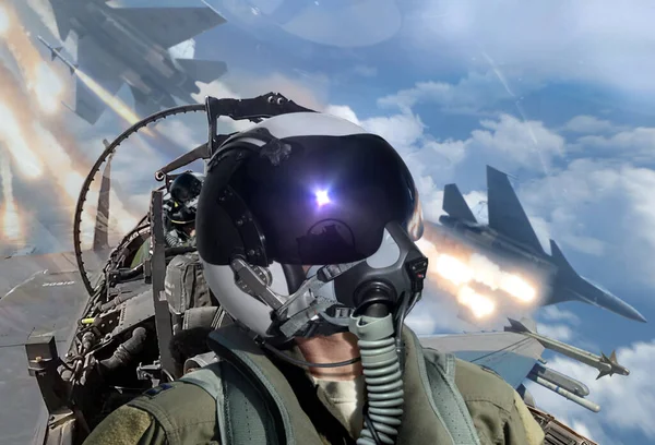 Pilot Pesawat Tempur Melihat Sekeliling Selama Pertempuran Udara Udara — Stok Foto