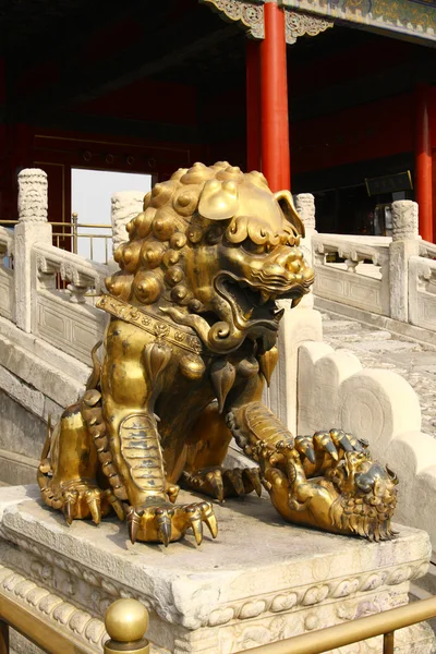 Goldener Löwe, verbotene Stadt, Peking, China — Stockfoto