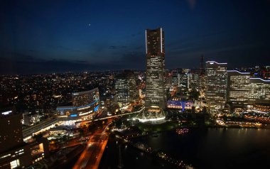 Yokohama Liman Şehri, Japonya 'daki binaların gece görüşü                               