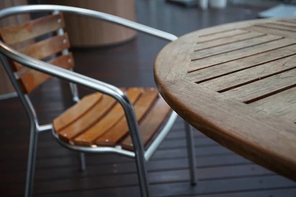Holztisch Und Stühle Garten — Stockfoto