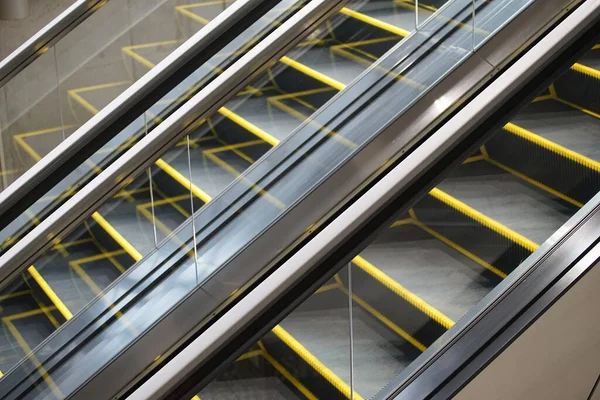 Escalators Város Összekötő Folyosóján Éjjel — Stock Fotó