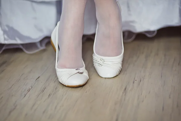 Beautiful bride's shoes — Stock Photo, Image