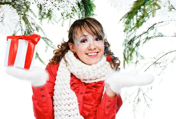 Sexy vrouw met heden verpakt in wit papier — Stockfoto