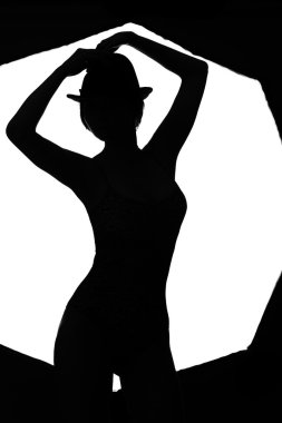 şık siluet güzel kadın dans