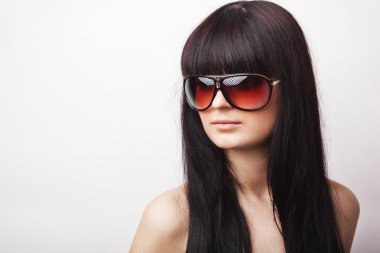 Genç şehvetli kadın moda fotoğrafı