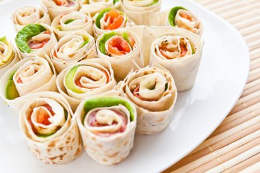 Alabalık ve avokado ile snack